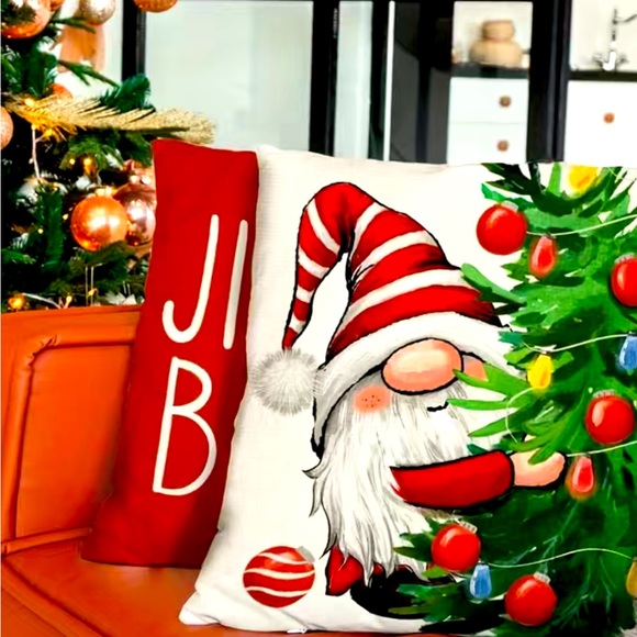 18”x18”THREE OR FOUR GNOME AND ONE GREEN WITH WORDS LEFT - Picture 1 of 6